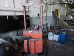 1#7932 Carrelli elevatori e pellami finiti