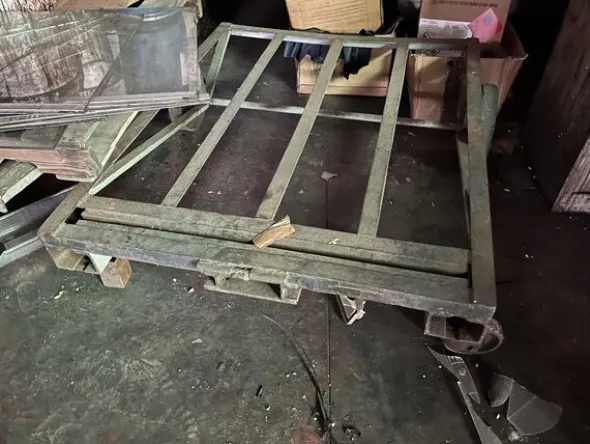 1#7932 Carrelli elevatori e pellami finiti