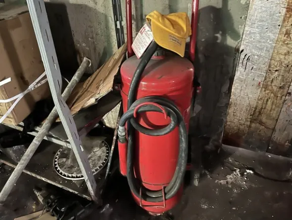 1#7932 Carrelli elevatori e pellami finiti