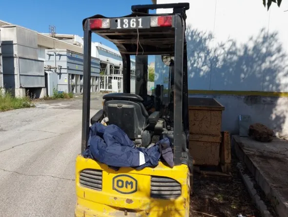 29#7675 Carrelli elevatori OM e attrezzatura