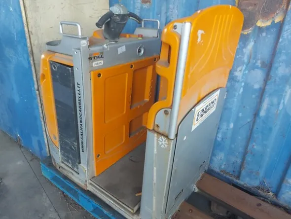 29#7675 Carrelli elevatori OM e attrezzatura