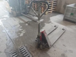 29#7675 Carrelli elevatori OM e attrezzatura