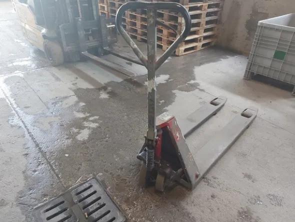 29#7675 Carrelli elevatori OM e attrezzatura