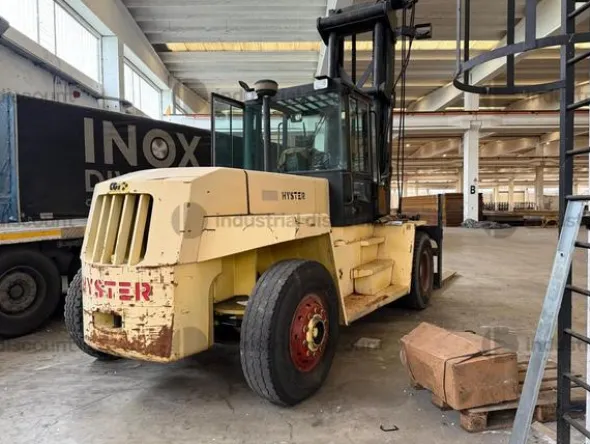 5#9706 Carrelli elevatori, segatrice a nastro e isola di pesatura