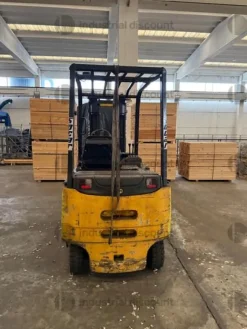 5#9706 Carrelli elevatori, segatrice a nastro e isola di pesatura