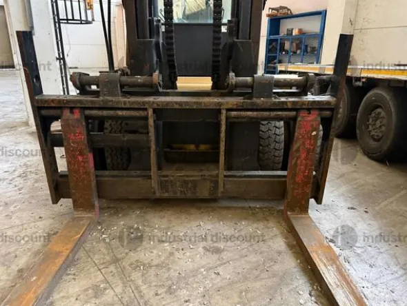 5#9706 Carrelli elevatori, segatrice a nastro e isola di pesatura