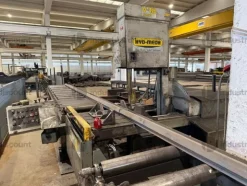 5#9706 Carrelli elevatori, segatrice a nastro e isola di pesatura
