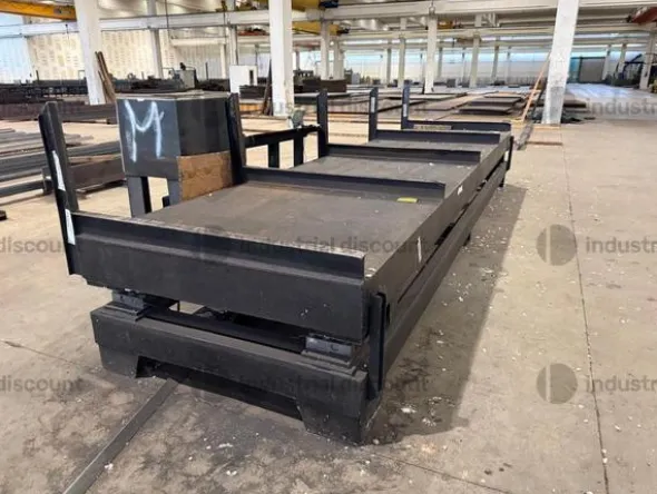 5#9706 Carrelli elevatori, segatrice a nastro e isola di pesatura
