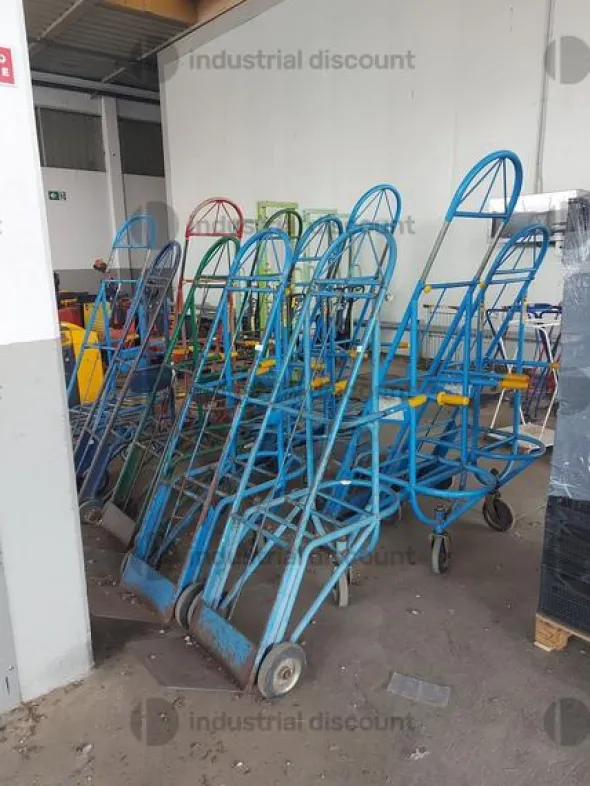 35#9470 Carrelli in metallo porta ceste