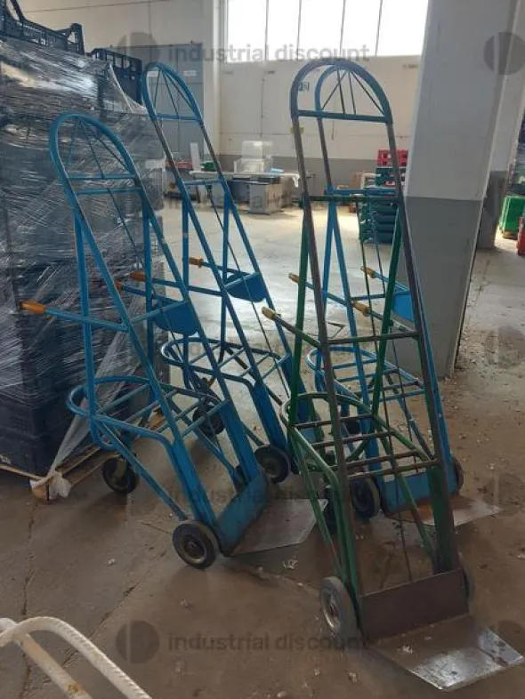 35#9470 Carrelli in metallo porta ceste
