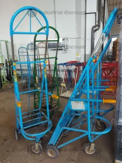 35#9470 Carrelli in metallo porta ceste