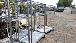 52#8391 2 carrelli inox con ganci