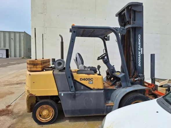 51#8350 CARRELLO ELEVATORE Doosan Daewoo D40SC