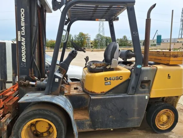 51#8350 CARRELLO ELEVATORE Doosan Daewoo D40SC