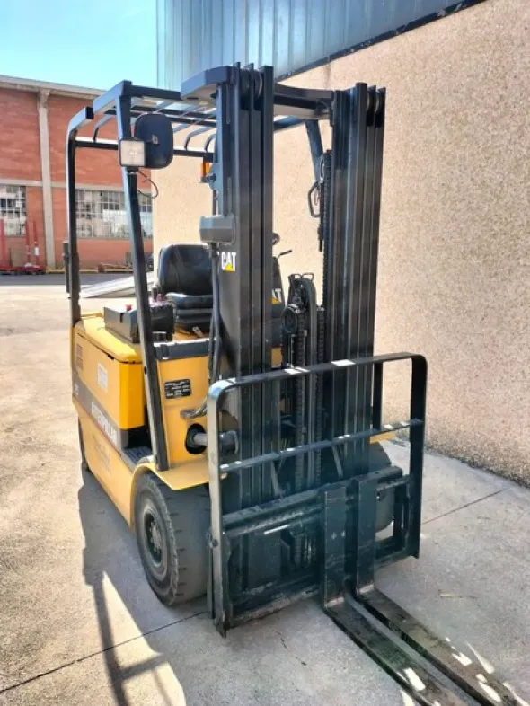 2#7845 Carrello elevatore elettrico Cat