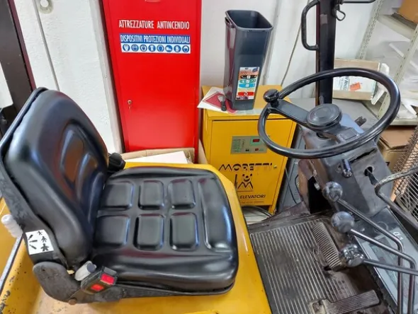 33#7341 Carrello elevatore elettrico Sumitomo Yale FB15P