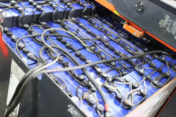CARRELLO ELEVATORE ELETTRICO