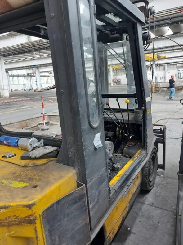 507#7667 Carrello elevatore OM DI40C