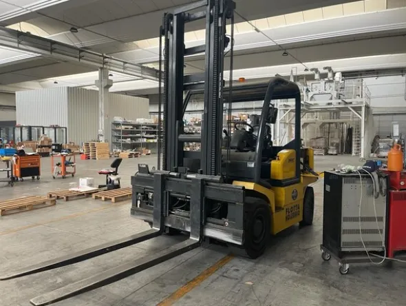4#8250 Carrello elevatore OMXE60
