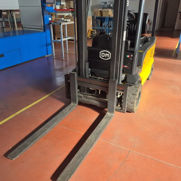 Carrello elevatore OM XE 20 ac Kg.2000 Anno 2009