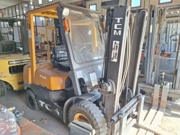 3#8350 CARRELLO ELEVATORE TCM FDZ5T