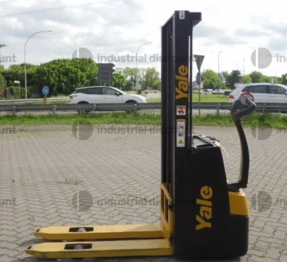 7#9821 Carrello elevatore Yale MS12E