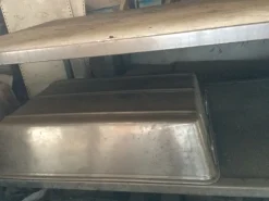 carrello in acciaio inox con vassoi in acciaio inox