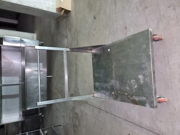 Carrello in acciaio piano basso