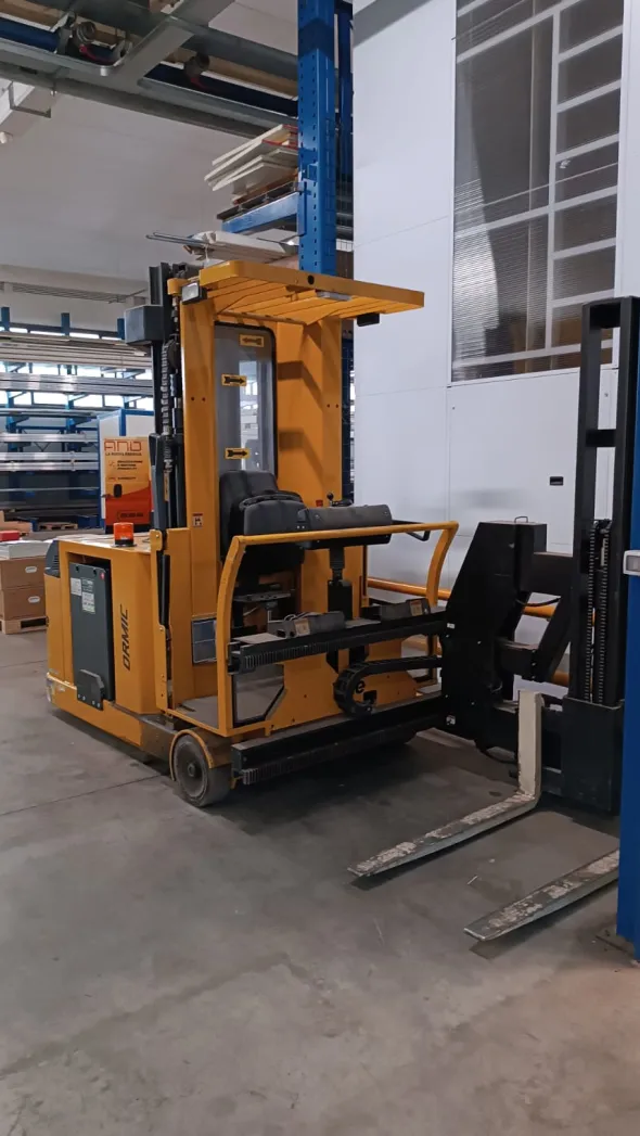 carrello trilaterale con cabina elevabile