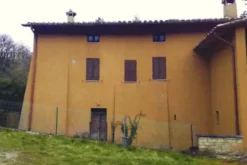 #23023 Casa padronale con casa colonica e terreni