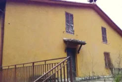 #23023 Casa padronale con casa colonica e terreni