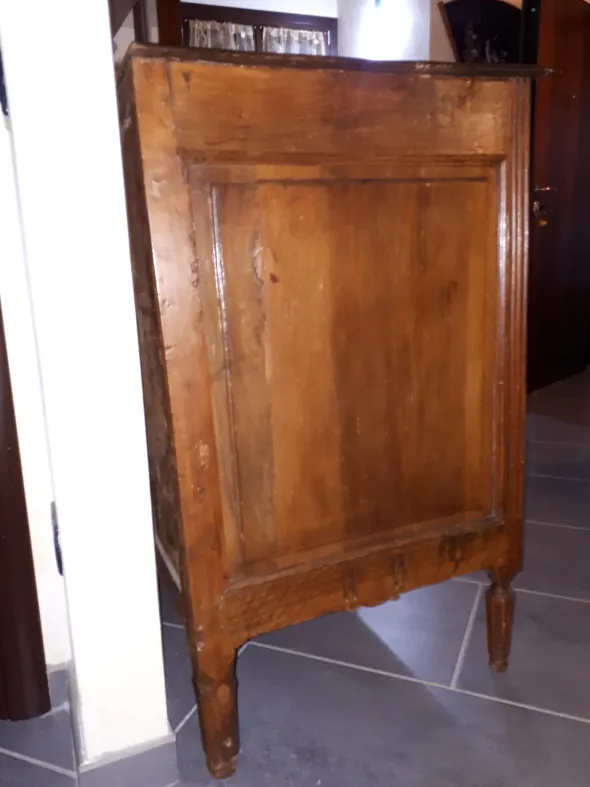 CASSETTIERA LUIGI XVI IN NOCE DEL 1600-1700