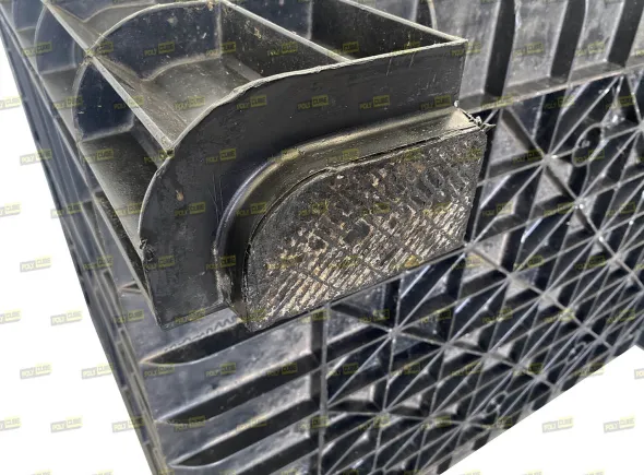 Cassoni o bins in plastica chiusi usati