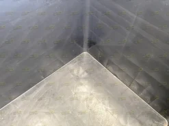 Cassoni o bins in plastica chiusi usati