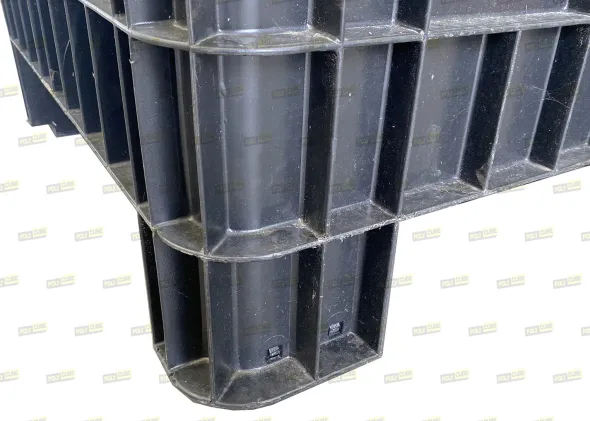 Cassoni o bins in plastica chiusi usati