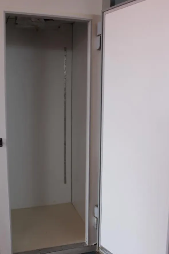 3#2958 Cella frigo verticale con porta funzionante