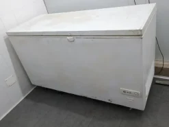 Cella positiva e congelatore a pozzetto