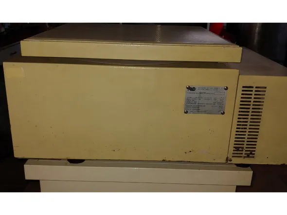 Centrifuga ALC 4227R refrigerata