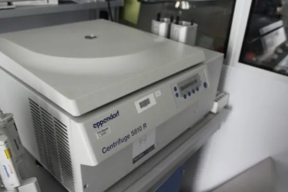 64#2288 Centrifuga Eppendorf
