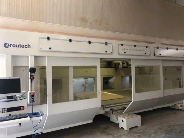 CENTRO DI LAVORO MOD. ROUTECH CHRONOS