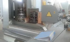 Centro di lavoro per la produzione di finestre in legno