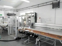 Centro di lavoro per profili FOM INDUSTRIE