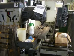 8#4997 Centro di lavoro Takisawa e fresatrice Secmu