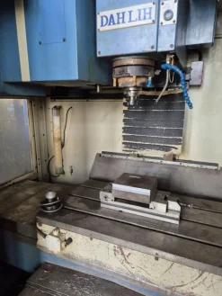 Centro di lavoro verticale CNC DAHLIH MCV 720