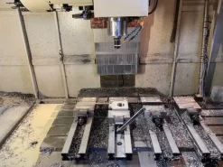 CENTRO DI LAVORO VERTICALE USATO MOD. SVM-1200