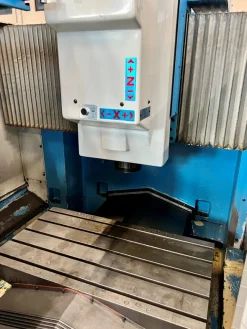 CENTRO DI LAVORO VERT. "KONDIA" MOD. HM 1060