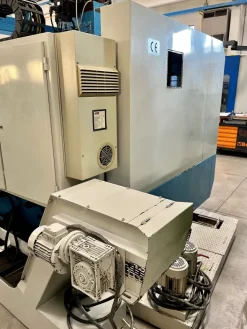 CENTRO DI LAVORO VERT. "KONDIA" MOD. HM 1060
