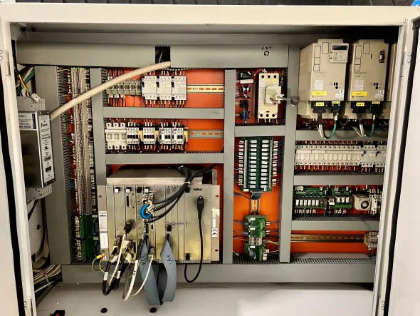 CENTRO DI LAVORO VERT. "KONDIA" MOD. HM 1060