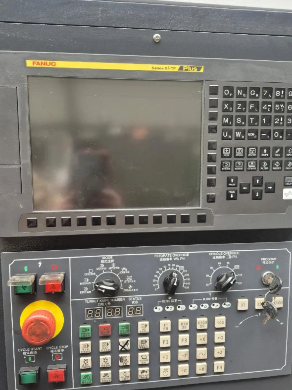 Centro di tornitura CNC CK 50