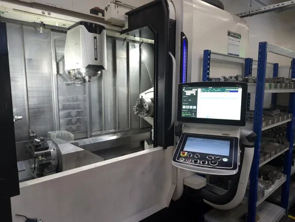 Centro di tornitura e fresatura CNC DMG MORI
